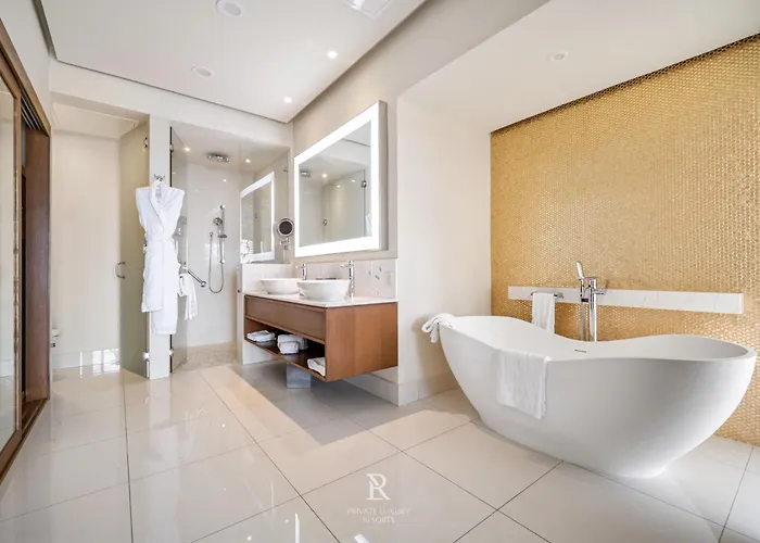 Two Bedroom Ocean View - La Valencia Resort *